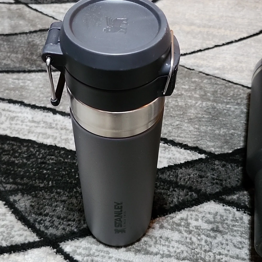 STANLEY BUNDLE THERMOS & QUENCHER H2.0 FLOWSTATE TUMBLER & QUICK FLIP GO BOTTLE - Picture 2 of 16